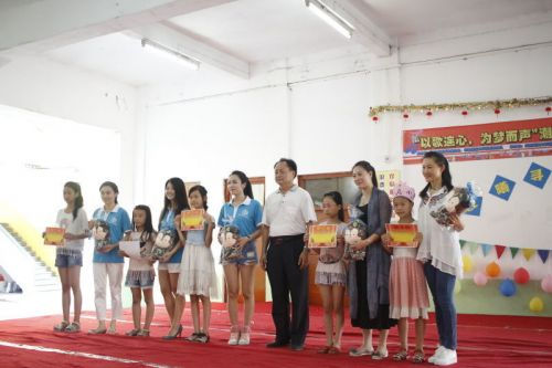 为爱而歌：十大潮语歌手首进外来工子弟学校