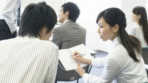 中小微企业成大学毕业生职业“首发站”