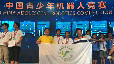 龙华机器人队出征全国“足球赛”夺桂冠