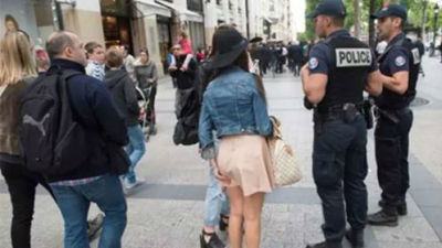 中国旅行团法国遭歹徒袭击 3人轻伤