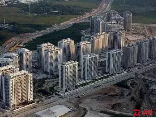 建筑奥运会史上人数最多、规模最大的里约奥运村的工程机械。