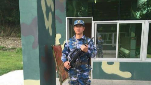 退役老兵，又穿上军装找回暖暖兄弟情