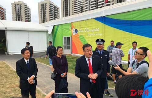 中国驻里约热内卢总领事宋扬接受媒体采访。