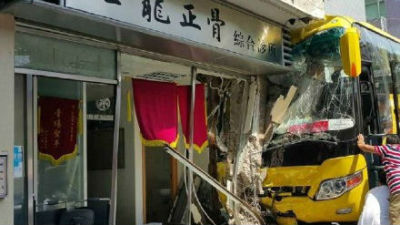 澳门大巴事故 深圳旅行团近30名游客受伤