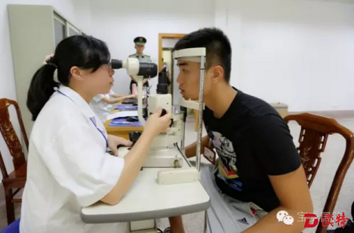 视力体检现场