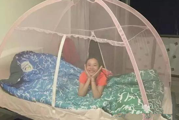 中国蚊帐里约走红 售价达400美元
