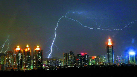 记得带伞！暴雨还在深圳徘徊