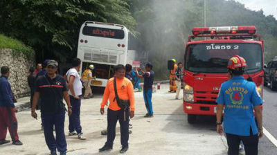 泰国一载中国游客大巴发生事故 部分游客受伤