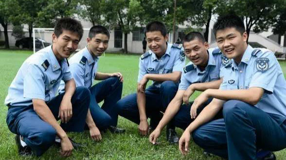 这么多国民老公要参军，政协委员都来现场围观了