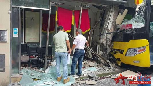 澳门旅游巴士事故后续 | 仍有11名旅客留医