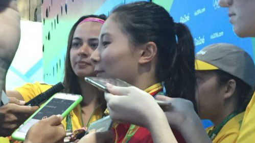 读特记者现场见证秦凯跪地向何姿求婚
