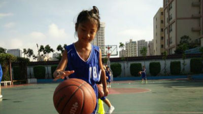 快乐暑假 龙华举办公益青少年篮球培训班