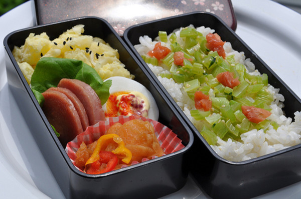 自带热盒饭登机？对不起，这是违禁物品