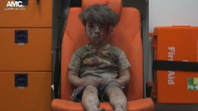 这已是第三个让世界泪奔的叙利亚孩子
