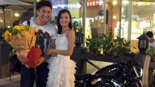 虐我！深深虐！成都妹子自带车房向小伙求婚
