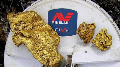 澳大利亚男子挖出8斤重金块 价值126万