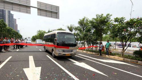 龙华新区民繁路通车 10万居民出行再无忧