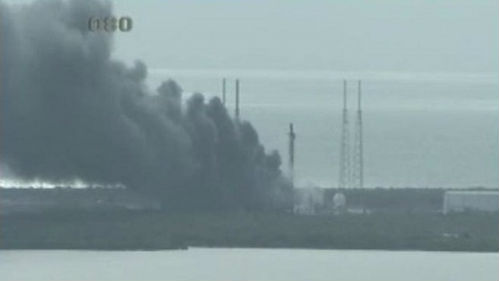 肯尼迪发射中心发射台爆炸 现场浓烟滚滚