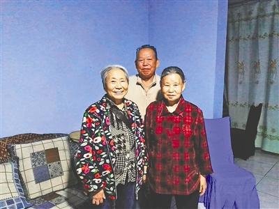 当年借80元救命钱 苦寻恩人51年拿万元谢恩