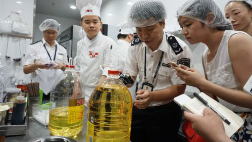 保障舌尖安全 市食药局突查龙岗万科广场