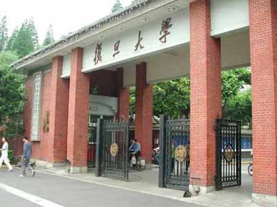 矫情？复旦大学生呼吁众筹修地铁到校园行李通道 