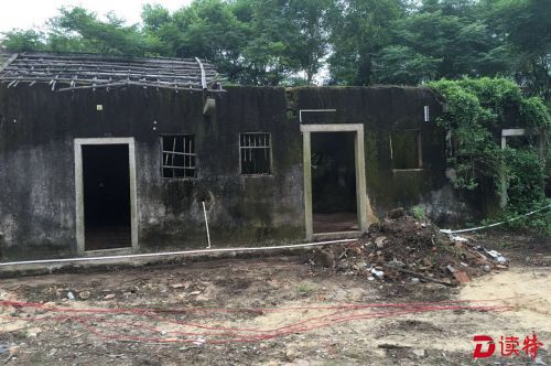 1.图为发现炮弹的废弃房屋。 陈驰 摄