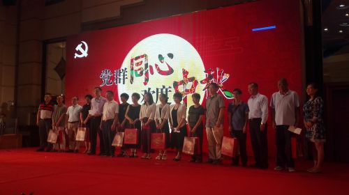 “结对子”现场。