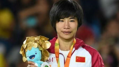残奥会金牌到手 她为何与教练抱头痛哭？