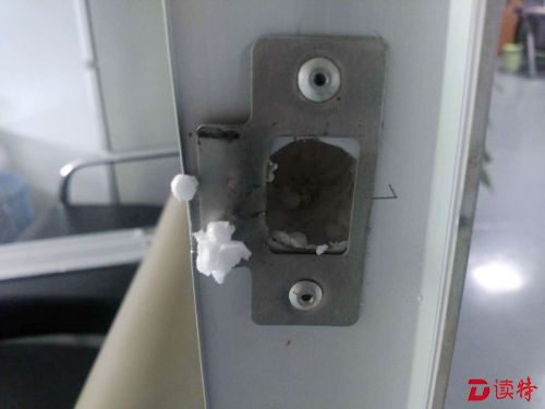 使用泡沫彩钢板分隔
