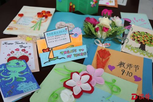 深外学生们自制的教师节手工贺卡