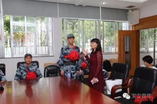 新兵家长代表发言。
