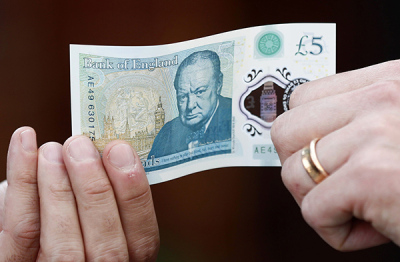 英国发行首款塑料钞 面值5英镑发行量为4.4亿