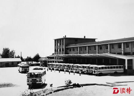 1975年，第一大巴从深圳侨社开往东门汽车站