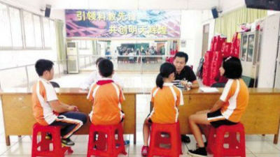 广州小学老师误开消毒灯 80多名学生眼睛灼伤