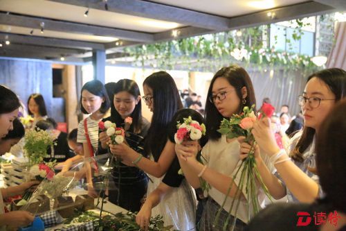 发布会现场：花艺互动体验