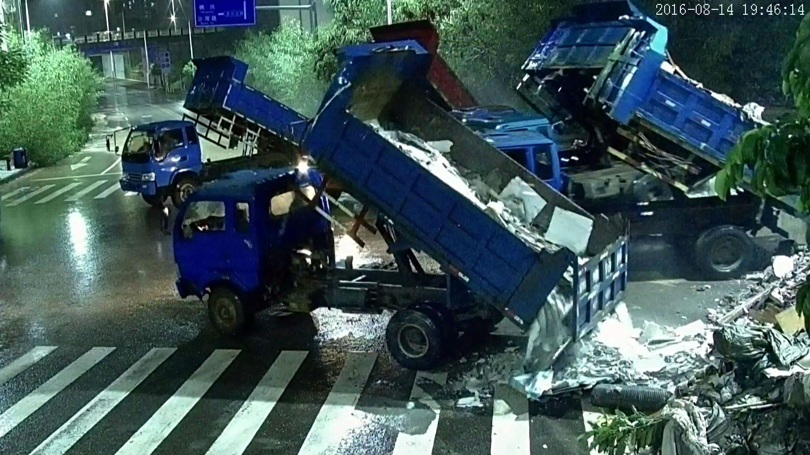 遮挡车牌偷倾倒建筑垃圾，城管执法查获7辆“小金刚”