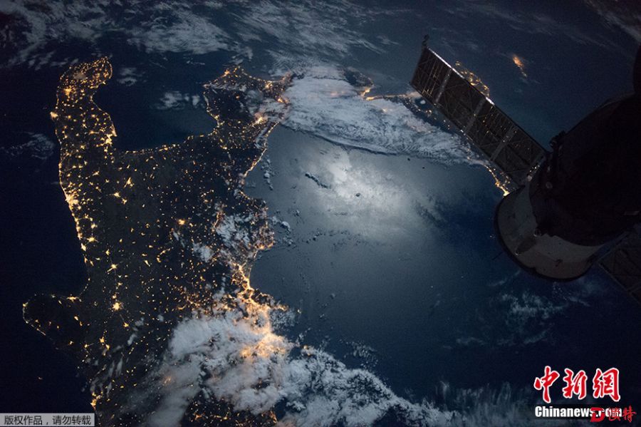 美国宇航局(nasa)网站日前发布了多张由国际空间站宇航员拍摄的地球