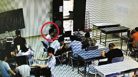 课堂上翻看手机时突然倒地！东莞一大学生猝死