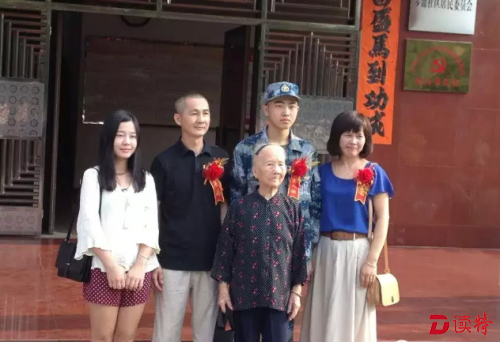 当年入伍的“小鲜肉”江嘉杰