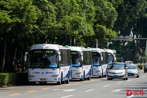 优点巴士成为深圳街头的靓丽风景线。1