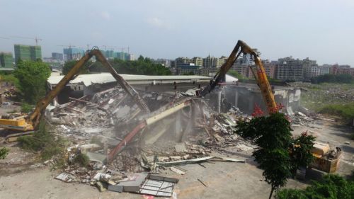逾千平方米违建用诉讼拖延时间 龙城果断拆除 