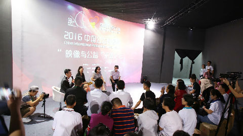 慈展会：200多部公益大片联展 吸引眼球