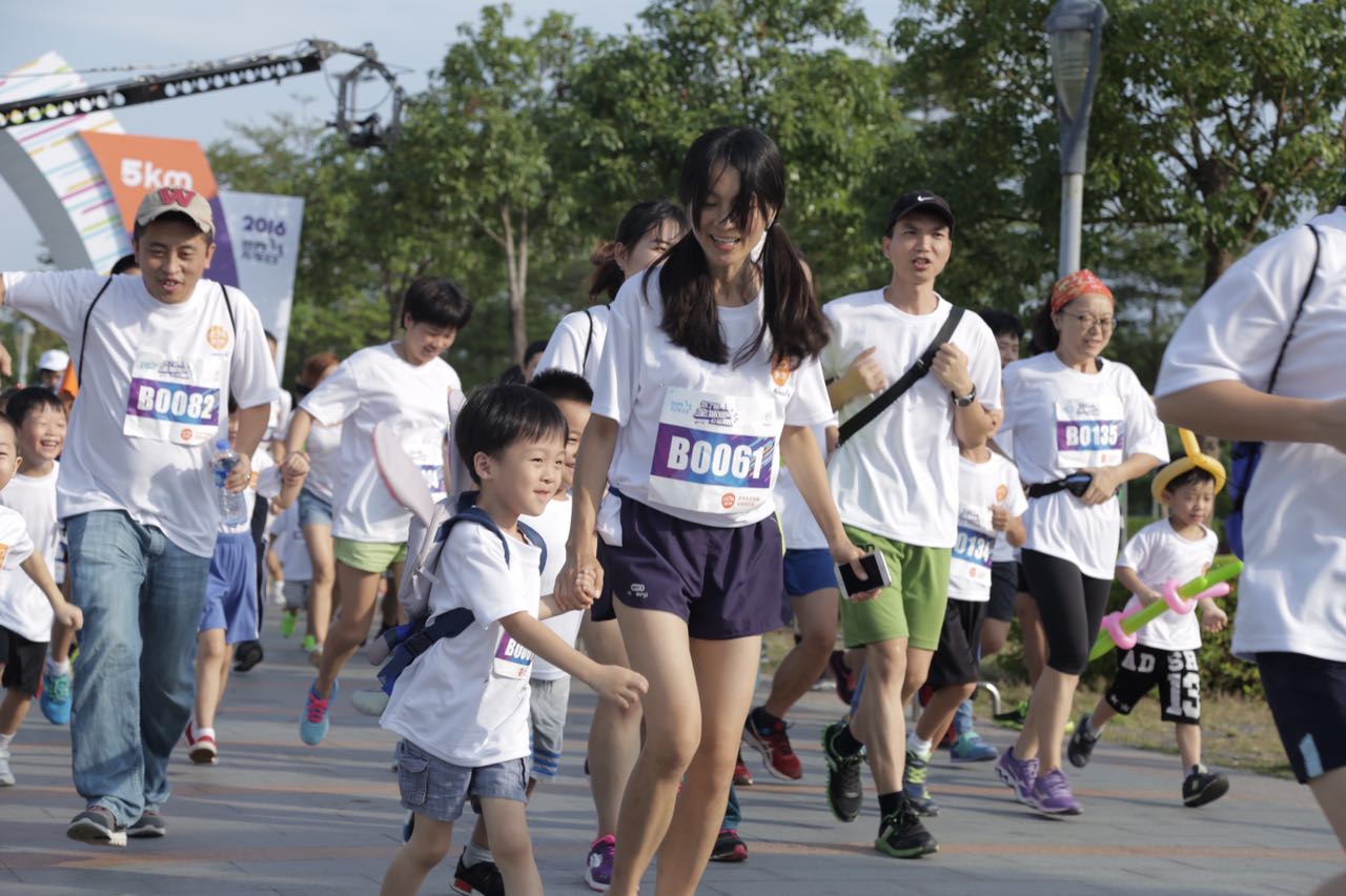 首届全城短马公益跑深圳湾公园开跑！