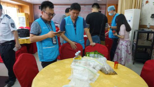 凤凰山台湾美食街两餐馆有问题？降级！