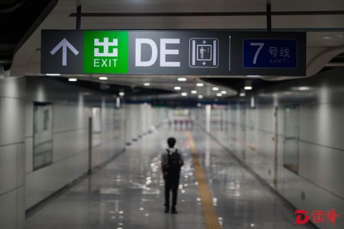 02 地铁2、7号线在华强北站的换乘形式为通道换乘。