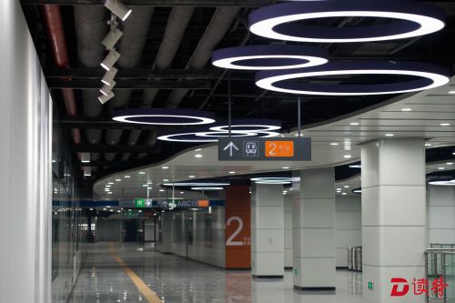 03 地铁2、7号线在华强北站的换乘形式为通道换乘。
