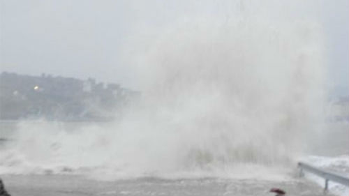 “鲇鱼”登陆泉州 多地停课停运  深圳午后有阵雨