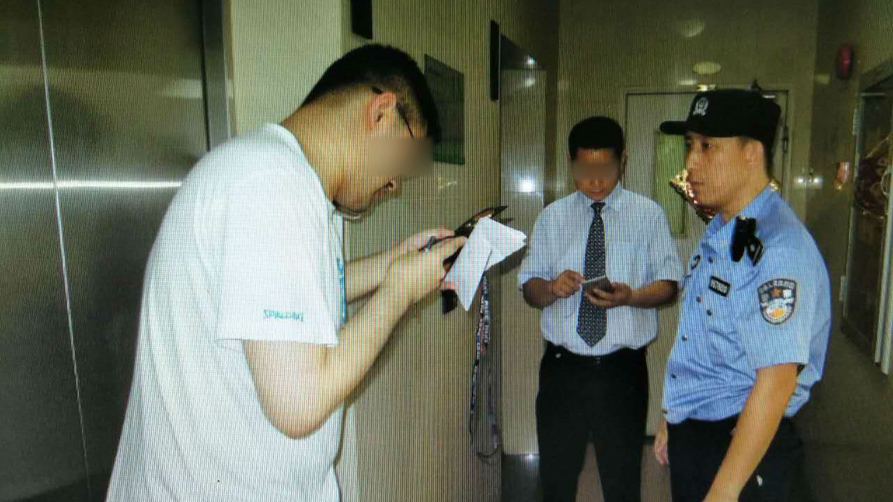 骗子伪造通缉令骗大学生 福田警方挽回损失32万元