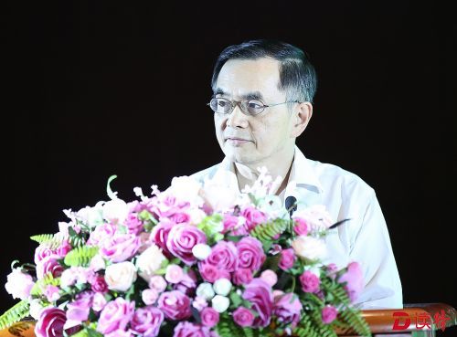 市网信办主任钟海帆发言