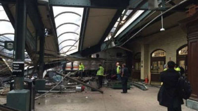 美一列火车冲向月台 至少100人受伤3人死亡